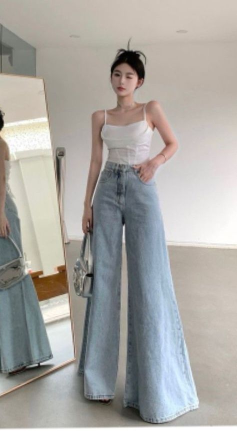 Wide Leg Outfits, Wide Leg Jeans Outfit Summer, Bored Drawing, Wide Leg Jeans Outfits, Patch Pocket Jeans, Girls Jeans Top, Women Street Style, Wide Leg Outfit, Wide Leg Jeans Outfit