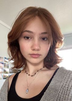 Haircut For Short Face, Haircuts For Chin Length Hair, Arty Haircuts, Chin Length Hair With Face Framing, Short Hair Inspo Round Face, Short Cute Haircuts For Round Faces, Chin Length Hair Aesthetic, Cute Haircuts For Short Hair With Layers, Haircut Short Hair Round Face