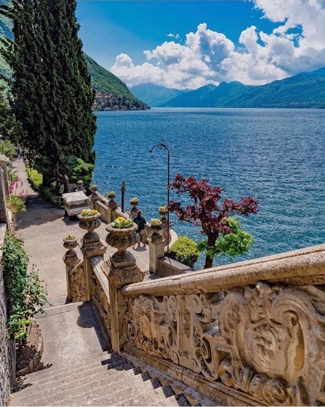 Villa Monastero Villa Monastero, Italian Lakes, Great Friend, Vacation Mood, Como Italy, Country Art, Lake Como, Great Friends, Island Life