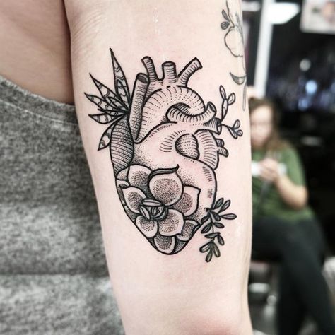 Realistic Heart Tattoo, Heart Flower Tattoo, Anatomy Tattoo, 12 Tattoos, Traditional Tattoo Inspiration, Anatomical Heart Tattoo, Tattoo Instagram, Handpoke Tattoo, Floral Tattoo Design