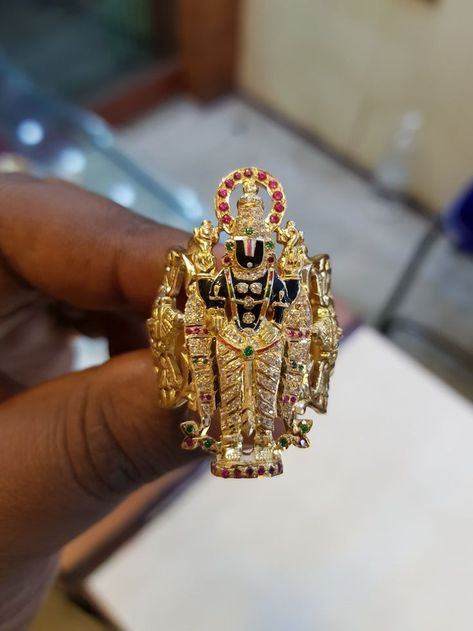 Balaji Gold Rings For Men, Gents Gold Ring, Mens Ring Designs, Gold Finger Rings, Black Beads Mangalsutra Design, New Gold Jewellery Designs, Modern Gold Jewelry, Mens Gold Jewelry, Mens Gold Rings