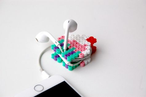 Earphone Holder, Earbud Holder, Perler Projects, Diy Cupcake, Hamma Beads, Diy Cupcakes, Headphone Holder, Cord Organizer, Beading Crafts