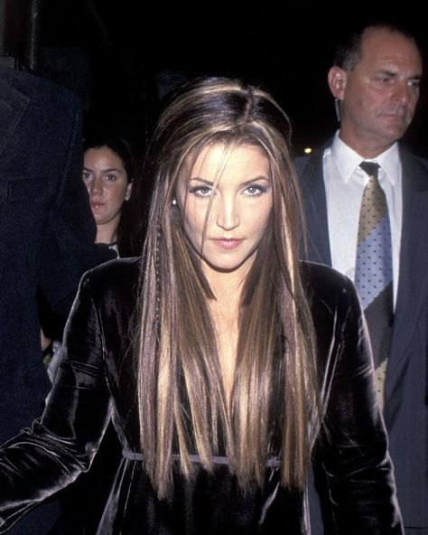 Lisa Marie Presley 90s, 00s Hairstyles, 00s Hair, Benjamin Keough, Lisa Presley, 2000s Celebrities, Elvis Presley Army, Marie Presley, Elvis And Priscilla