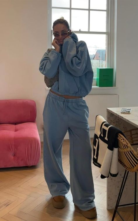 Go for all the cosy but chic vibes this season with these PrettyLittleThing washed blue metallic badge wide leg joggers, we're seriously obsessed. These joggers feature a washed blue material with a metallic badge detail and a wide leg design, how could you not be in love Team these blue joggers with the matching top, chunky trainers and your fave accessories for a look everyone will want.   Length approx 80cm/31.5 (Based on a sample size S)   Model wears size S   Model Height - 5ft 5