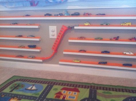 Hot Wheels Bedroom Ideas, Hot Wheels Display Ideas, Hot Wheels Bedroom, Stairs Nook, Boys Car Bedroom, Toy Car Display, Hot Wheels Storage, Hot Wheels Room, Car Organization Diy