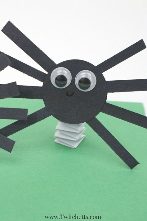 Bouncy construction paper spiders that use up some of your black construction paper. These are fun Halloween crafts for kids. Fun Halloween Crafts For Kids, Construction Paper Crafts For Kids, Childminding Ideas, Construction Paper Art, Spider Craft, Mindful Activities, Spiders Halloween, Spider Crafts, Construction Paper Crafts