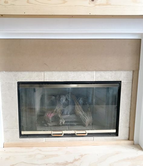 Is your fireplace dated and in need of a refresh? Check out this fireplace makeover. The before and afters are amazing!! Tile Fireplace Makeover, Craftsman Style Fireplace, Best Decor Ideas, Reface Fireplace, Modern Farmhouse Fireplace, Wood Fireplace Surrounds, Diy Fireplace Mantel, Style Fireplace, Diy Fireplace Makeover