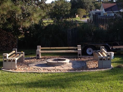 Cinder block benches around fire pit Benches Around Fire Pit, Cinder Block Seating, Fire Pit Cinder Block, Block Fire Pit, Cheap Fire Pit, Fire Pit Bench, Fire Pit Gallery, Cinder Block Fire Pit, Cinder Block Bench