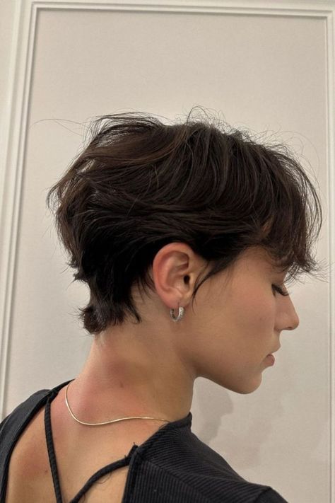 Shaggy Pixie Summer Hair Ideas, Feminine Pixie Cuts, Shaggy Pixie, Short Hair Tomboy, Shaggy Short Hair, Hair With Layers, This Heat, Hair 2024, It Girls