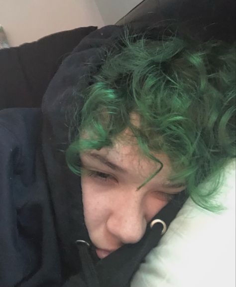 Women With Green Hair, Boy With Dyed Hair, Green Hair Guy, Green Hair Men, Short Green Hair, Rp Account, Mint Green Hair, Short Dyed Hair, Dark Green Hair