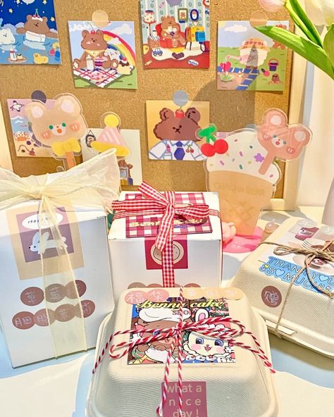 Bento Gift Box Ideas, Gift Box Ideas, Dessert Packaging, Packaging Ideas Business, Gift Wrapping Ideas, Handmade Packaging, Gifts Wrapping Diy, Kawaii Gifts, Gift Flower