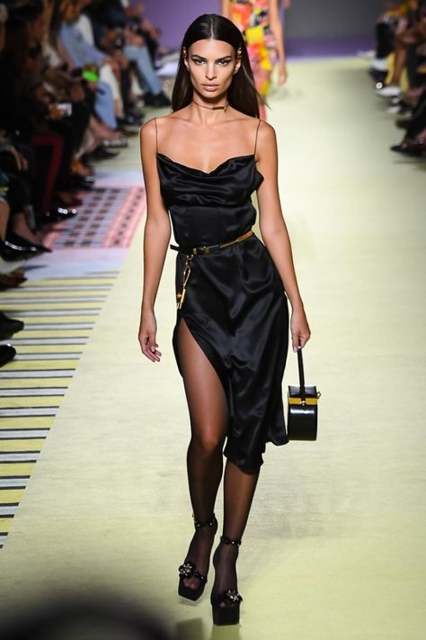 43. Emily Ratajkowski Runway Fashion Emily Ratajkowski, Emily Ratajkowski Runway, Emily Ratawosky, Fashion Empire, Tight Black Dress, Runway Outfits, Emily Ratajkowski, Design Concepts, Fav Celebs