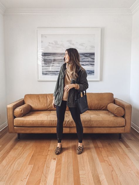 5 Ways to Wear a Dudley Stephens Fleece Turtleneck Natalie Borton, Mama Fashion, Pijamas Women, Content Inspiration, Short Blanc, Black Jeans Outfit, Elegante Casual, Destroyed Denim, White Button Down Shirt