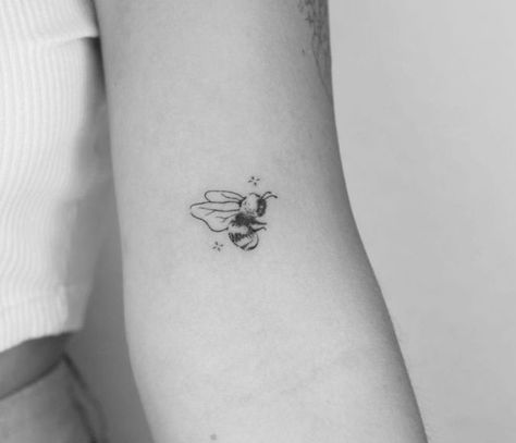 Worst Tattoos, Bumble Bee Tattoo, Waist Tattoos, Tatoo Inspiration, Stylish Tattoo, Cute Little Tattoos, Delicate Tattoo, Cute Tiny Tattoos, Bad Tattoos