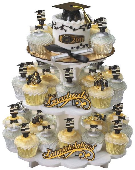 Graduation cake idea(photo only) Picture Cake, Graduation Food, Graduation Party Cake, Gold Graduation Party, Graduation Tables, Grad Ideas, College Graduation Parties, Creative Cupcakes, Graduation Cupcakes