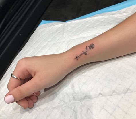 Side Wrist Tattoos, Small Rose Tattoo, Inspiration Tattoos, Cute Small Tattoos, Wrist Tattoos For Women, Diy Tattoo, Dainty Tattoos, Subtle Tattoos, Tattoos For Daughters