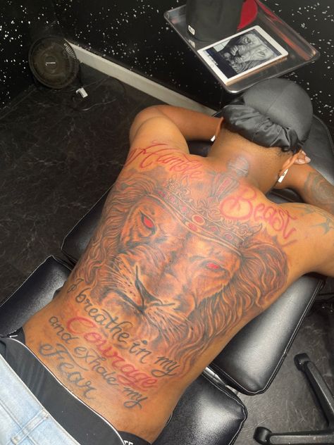 Lion Back Tattoo Men, Lion On Back Tattoo, Lion Tattoo On Thigh Men, Tattoo Lion Back, Lion Back Of Arm Tattoo, Ronaldo Hairstyle, Lion Ripping Through Skin Tattoo, Lion Sleeve, Lion Back Tattoo