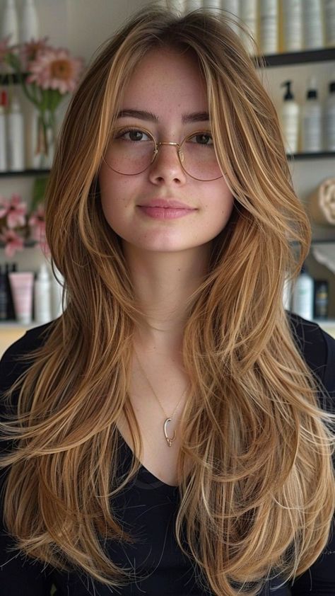 Long Layers Feathered, Feathered Hair With Curtain Bangs, Haïr Cut Long Layers With Bangs, Elegant Haircuts For Long Hair, Layered For Long Hair, Long Hairstyles With Long Layers, Hair Cuts Girls Long, New Haircut Ideas For Long Hair, Haircuts To Get For Long Hair