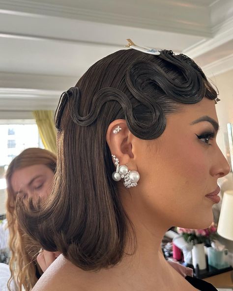 Ashley Graham bob, Ashley Graham short hair, flipped bob, finger waves, red carpet hair Finger Wave Hair, Long Hair Waves, Ballroom Hair, 1920s Hair, Baby Bangs, Finger Waves, Editorial Hair, Ashley Graham, Hair Shows