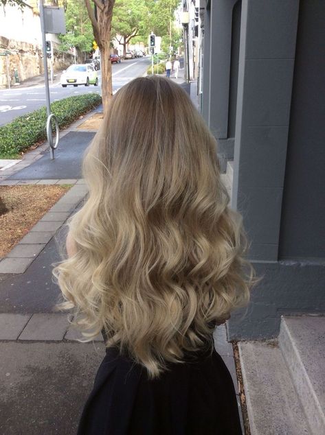 Seamless Balayage, Balayage Ash Blonde, Balayage Ash, Wavy Blonde Hair, Blonde Long Hair, Ash Blonde Hair, Blonde Hair Inspiration, Blonde Hair Looks, Brown Blonde Hair