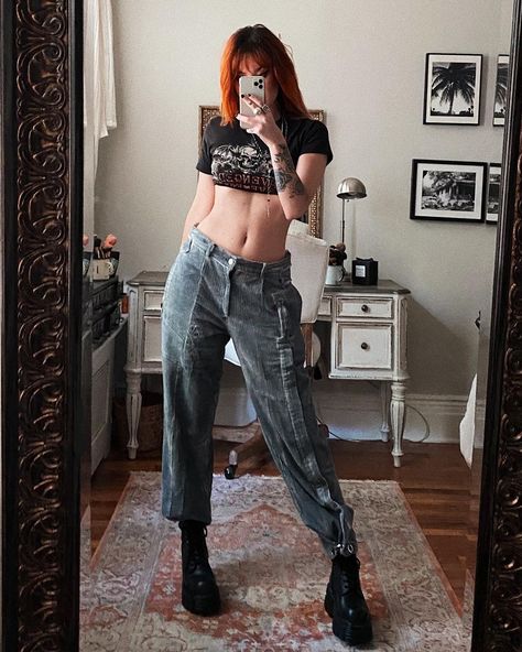 Lua on Instagram: “Monday 🖤 swipe to see me being hyperactive.” Big Pants Small Shirt Grunge, Crop Top Baggy Pants Outfit, Small Shirt Big Pants Outfit, Small Top Big Pants Outfit, Small Top Big Pants, Big Pants Small Shirt, Little Shirt Big Pants, Big Pants Outfit, Baggy Pants Outfit