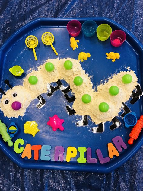 Mini Beast Tuff Tray, Caterpillar Tuff Tray, Very Hungry Caterpillar Sensory, Caterpillar Activities, Tuff Tray Ideas Toddlers, Messy Play Activities, The Very Hungry Caterpillar Activities, Hungry Caterpillar Craft, Hungry Caterpillar Activities