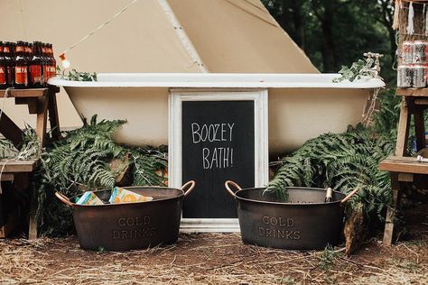 ↠ The Wild Bride ↞ on Instagram: “A tipi wedding in the woods isn’t complete without a bath tub filled with booze 🤩⚡️#TheWildBride” Wedding Stations, Wine Bath, Antique Style Wedding, Christmas Gin, Wood Bathtub, Old Bathtub, Homemade Liquor, Alcohol Party, Tipi Wedding