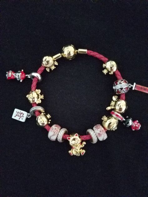 Lucky cat Chinese new year Pandora Chinese New Year, Pandora Red, Red Charm, Girly Accessories, Merch Ideas, Night Market, Pandora Charm, Lucky Cat, Lunar New Year