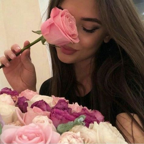 Elena Abelli The Sweetest Oblivion, Elena Abelli, The Sweetest Oblivion, Childhood Tv Shows, Love Smile Quotes, Beautiful Bouquet Of Flowers, Oblivion, Foto Pose, Character Aesthetic