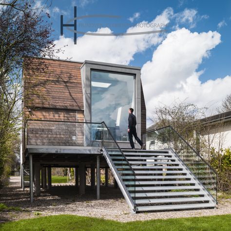 03_B6564478_HUNDVEN-CLEMENTS_PHOTOGRAPHY_HUNDVEN-CLEMENTS_PHOTOGRAPHY Mountainside Homes, Flood House, Flood Proof House, Stilt Home, Elevated House, Flooded House, Awesome Architecture, House On Stilts, Container Architecture