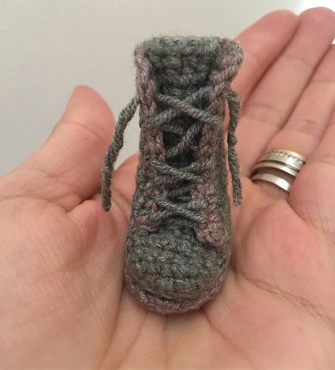 Amigurumi Doll Shoes Free Pattern – Free Amigurumi Crochet Crochet Doll Boots Free Pattern, Doll Boots Pattern, Crochet Doll Boots, Crochet Doll Clothes Free Pattern, Doll Shoe Patterns, Crochet Doll Tutorial, Crochet Shoes Pattern, Crochet Barbie Clothes, Crochet Dolls Free Patterns