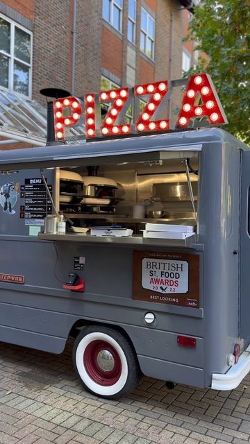 Pizza Trailer Design, Pizza Oven Food Truck, Mobile Pizza Oven Trailers, Pizza Trailer Ideas, Pizza Truck Ideas, Pizza Food Truck Ideas, Retro Food Truck, Pizza Farm, Grilled Cheese Truck