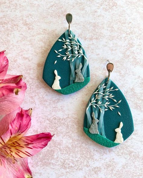 Bunny Polymer Clay Earrings, Clay Bunny Earrings, Bunny Clay Earrings, Polymer Clay Easter Earrings, Polymer Clay Projects Ideas, Homemade Clay Earrings, Painted Polymer Clay Earrings, Polymer Clay Bunny, Diy Resin Earrings