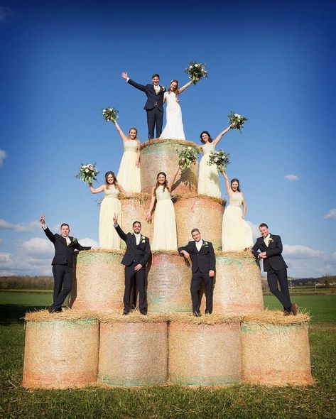 Wedding Farm Ideas, Wedding On Farm, Farm Wedding Photo Ideas, Rustic Farm Wedding Ideas, Farm Wedding Ideas Country, Farm Wedding Dress, Farm Rustic Wedding, Rustic Western Wedding, Wedding On A Farm