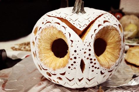 29 Creative Pumpkin Faces to Carve for Halloween | Brit + Co Owl Pumpkin, Dulces Halloween, Festa Harry Potter, Fröhliches Halloween, Quilled Creations, Zucca Halloween, Creative Pumpkins, Halloween Pumpkins Carvings, Smashing Pumpkins