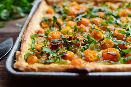 Tomato Tart! So much flavor and gorgeousness, I almost can't stand it. Purewow Recipes, Tomato Tart Recipe, The Pioneer Woman Cooks, Pioneer Women Cooks, Tomato Tart, Pioneer Woman Recipes, Tart Recipe, Ree Drummond, The Pioneer Woman