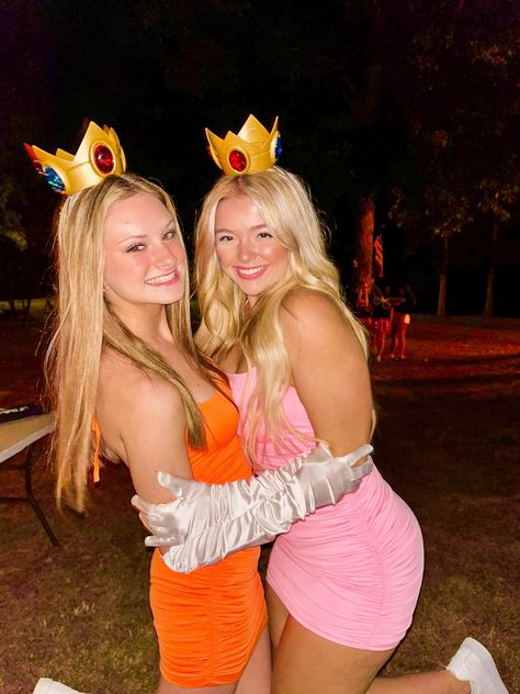 #princesspeachcostume #duo #halloweencostume #princesspeach #halloweenideas #halloween #bestfriendcostume Blond Duo Halloween Costumes, Princess Peach And Daisy Costume, Princess Peach And Daisy, Platonic Wife, Peach And Daisy, Dynamic Duo Costumes, Duo Ideas, Blossom Costumes, Daisy Costume