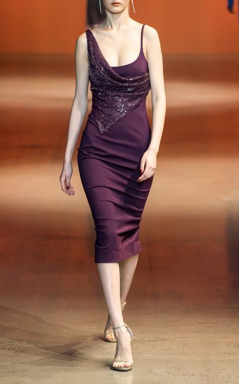 Emphasis Design, Plum Midi Dress, Cocktail Wear, Look Formal, Runway Dresses, Design Dress, Vogue Fashion, Pencil Dress, Event Dresses