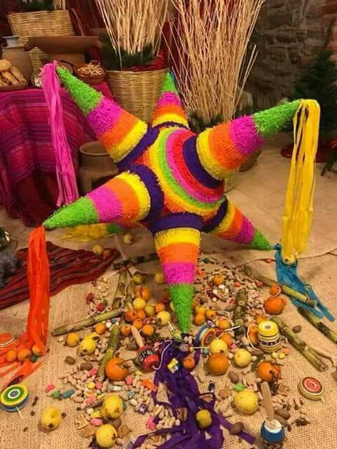 Mexican Christmas Decorations, Dia De Los Muertos Decorations Ideas, Mexican Baby Shower, Fiesta Mickey Mouse, Piñata Ideas, Fiesta Theme Party, Diy Pinata, Mexican Christmas, Mexican Holiday