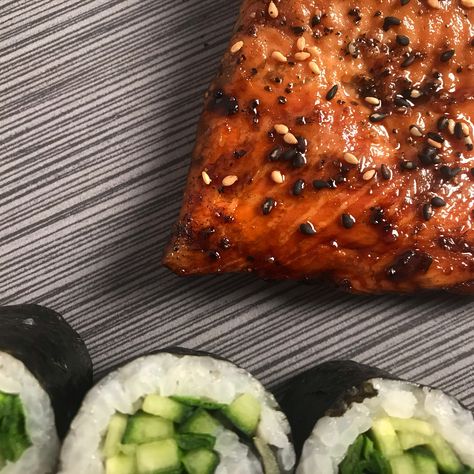 Snakehead "Unagi Don" Snakehead Fish Recipes, Chive Rolls, Unagi Don, Snakehead Fish, Seafood Meals, Cucumber Rolls, Sushi Restaurants, Sushi Rice, Sweet Sauce