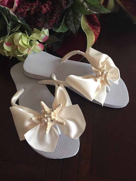 Low Heel Bridal Shoes, Beach Wedding Flip Flops, Shoes Beach Wedding, Flip Flops Wedding, Bride Flip Flops, Bridesmaid Flip Flops, Bridal Flip Flops, Bling Flip Flops, Wedding Shoes Sandals