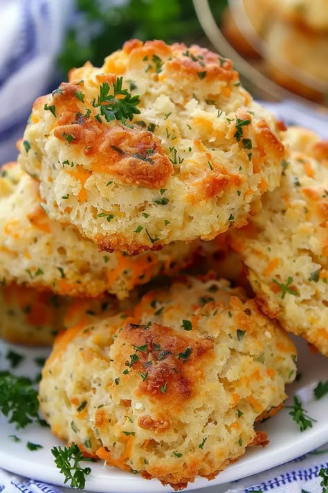 Red Lobster Cheddar Bay Biscuits Recipe, Red Lobster Recipes, Copycat Red Lobster, Lobster Biscuits, Red Lobster Cheddar Bay Biscuits, Homemade Bisquick, Red Lobster Biscuits, Easy Biscuit Recipe, Cheddar Bay Biscuits