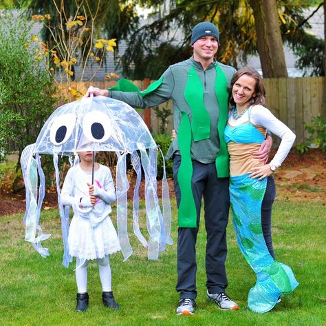 Under The Sea Halloween Costumes Family, Sea Creature Family Costume, Under The Sea Family Costumes, Family Ocean Costumes, Under The Sea Costume, Animals Costume, Sea Creature Costume, Bubble Costume, Under The Sea Costumes