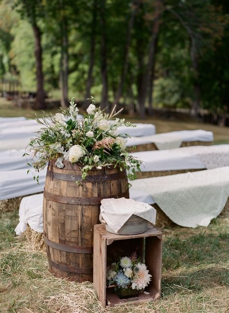 Rustic farm wedding ceremony decor: http://www.stylemepretty.com/2016/04/18/a-rustic-wedding-at-the-grooms-family-farm/ | Photography: Elena Wolfe - http://elenawolfe.com/ Hay Bale Wedding, Farm Wedding Ceremony, Rustic Wedding Details, Wedding Ceremony Seating, Rustic Wedding Ceremony, Rustic Farm Wedding, Deco Champetre, Cheap Wedding Venues, Rustic Outdoor Wedding