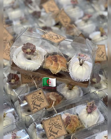 Mariage sweet boxes in 🇩🇿🇩🇿🇩🇿 Algerian Sweets, Sweet Boxes, Sweet Box, Weeding, Makeup Skin Care, Projects To Try, Skin Care, Skin, Makeup