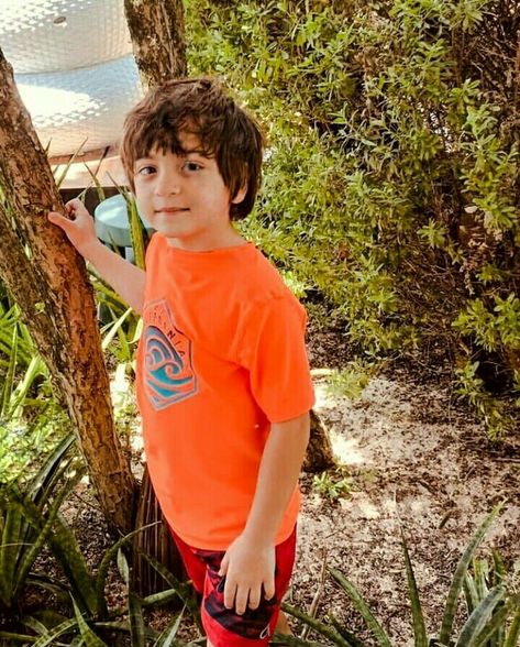 Abram khan 2021 Abram Khan, King Khan, Playstation Controller, Boy Images, Shah Rukh Khan, Shahrukh Khan, Cute Family, Best Friend Pictures