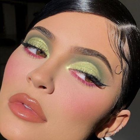 Sage Green And Pink Makeup, Enchanted Garden Makeup, Green And Pink Makeup Looks, Pink Green Makeup, Green And Pink Eye Makeup, Pink And Green Makeup Looks, Pink And Green Eye Makeup, Pink And Green Eyeshadow Looks, Green And Pink Eyeshadow