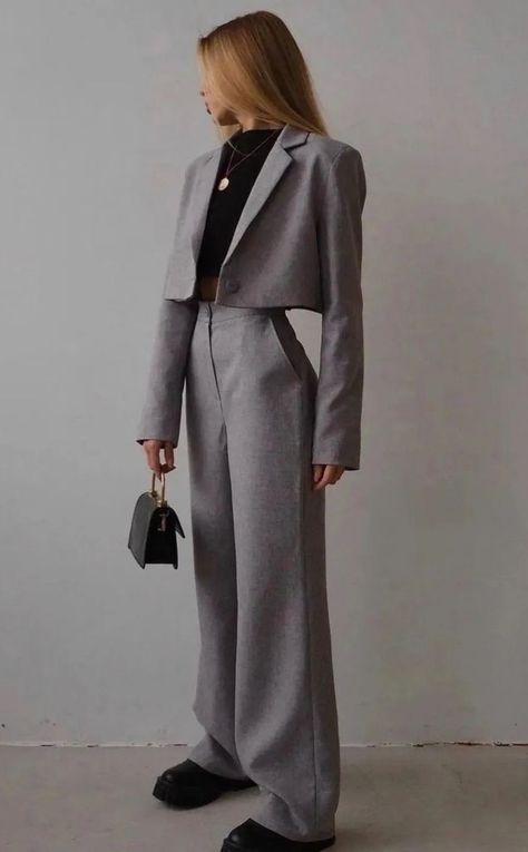 Classy Vintage Outfits, Stylish Office Wear, Business Dress Women, Corporate Attire, Chique Outfits, Quick Outfits, Elegante Casual, Classy Work Outfits, Easy Trendy Outfits