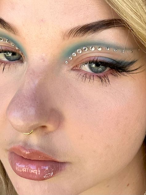 Gem Freckles Makeup, Multicolor Eyeshadow Looks, Fantasy Ball, Gem Makeup, Planet Nails, Freckles Makeup, Euphoria Makeup, Makeup Inspired, Makeup Drawing