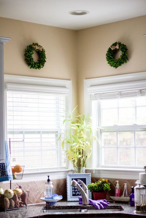 Simple kitchen window treatments really added some warmth and charm to this corner nook.  Hey lovely people, hope you’re having a great Wednesday. I wanted to share the kitchen window treatments I installed recently that completely updated our corner space. We have two windows in this corner and I love looking outside while I wash the dishes. ... Read more Kitchen Window Blinds, Corner Window Treatments, Garage Sale Signs, Black Curtain Rods, Corner Nook, Corner Sink Kitchen, Corner Window, Corner Space, Expensive Furniture